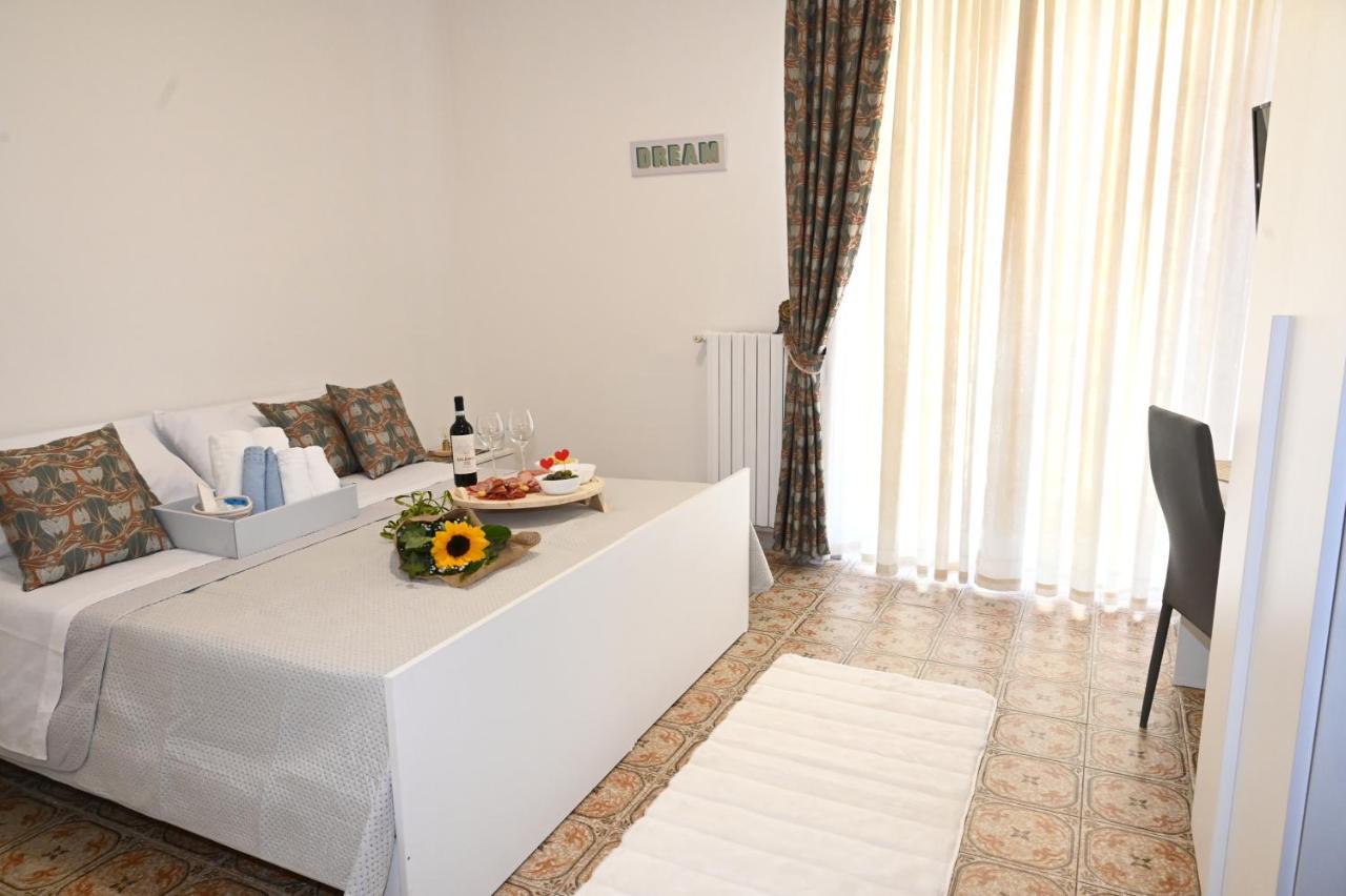 B&B Le Corti กาแซร์ตา ภายนอก รูปภาพ